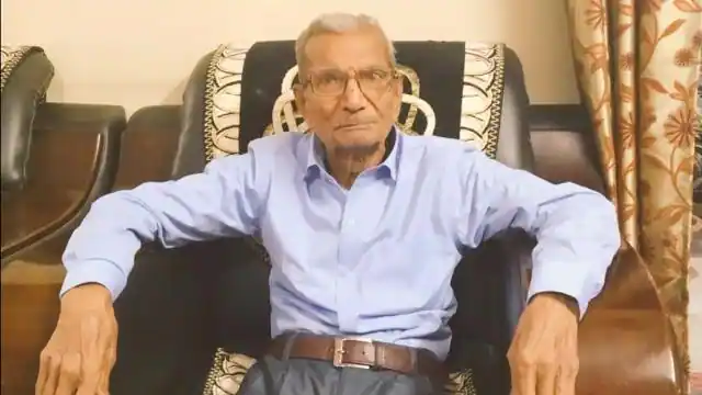 मैं जी चुका, इनके बच्चे अनाथ हो जाएंगे... यह कहते हुए मानवता के लिए जीवन समर्पित करने वाले नारायण राव ने छोड़ा बेड मैं जी चुका, इनके बच्चे अनाथ हो जाएंगे... यह कहते हुए मानवता के लिए जीवन समर्पित करने वाले नारायण राव ने छोड़ा बेड