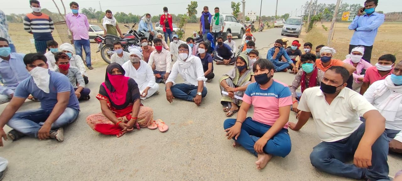 चंदौली : मतगणना प्रक्रिया में धांधली का आरोप, धरने पर बैठी जिला पंचायत उम्मीदवार...