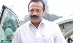 भड़के केंद्रीय मंत्री गौड़ा: देश में वैक्सीन की किल्लत तो क्या हम खुद को फांसी पर लटका लें?