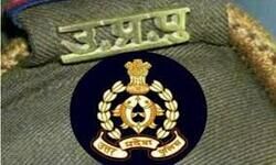 रायबरेली: थाने की भीतर पुलिस की  बर्बरता. मामूली विवाद में युवकों को थाने लाई पुलिस ने डंडो से पीटा. गाड़ी से उतरते ही युवकों पर बरसाए डंडे. थाने के भीतर युवकों की पिटाई कैमरे में कैद. गदागंज थाना क्षेत्र का मामला.