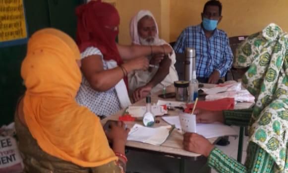 मुरादाबाद बिलारी सिहाली नंदा में 50 लोगों ने कराया टीकाकरण मुरादाबाद बिलारी सिहाली नंदा में 50 लोगों ने कराया टीकाकरण