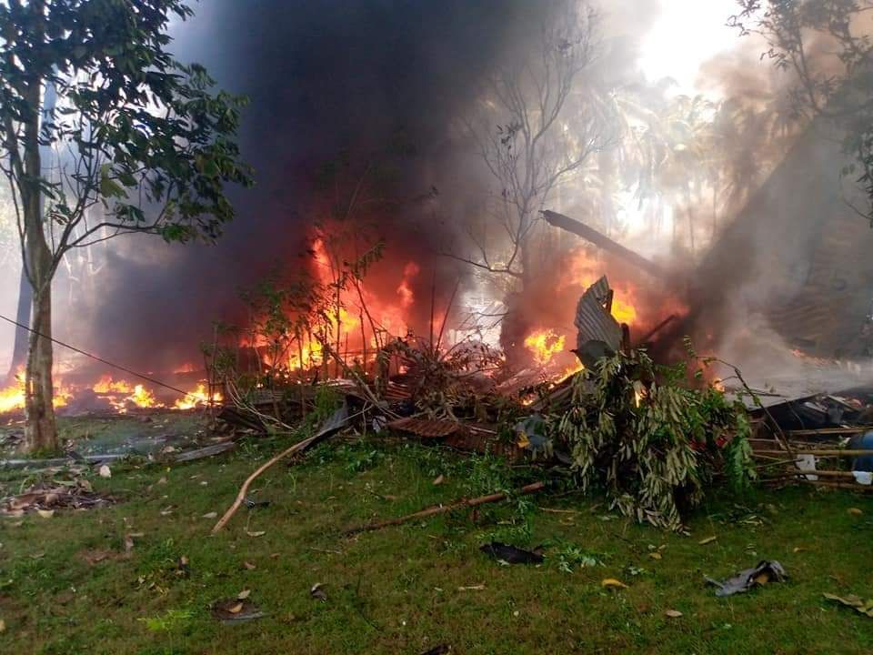 फिलीपींस में सेना का विमान क्रैश, 85 लोग थे सवार, अब तक 40 लोगों को बचाया गया