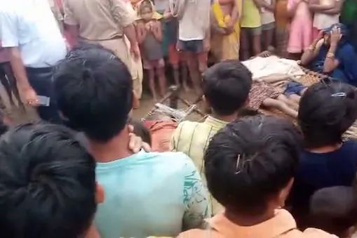 सीतापुर में बारिश की वजह से अलग-अलग जगह गिरी दीवारें, 7 की मौत, सीएम योगी ने जताया दुख सीतापुर में बारिश की वजह से अलग-अलग जगह गिरी दीवारें, 7 की मौत, सीएम योगी ने जताया दुख