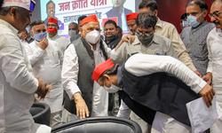 नेताजी की पाठशाल : लंबे समय के बाद एक बार फिर सक्रिय हुए मुलायम, बूथ पर का चल रहो है, तुम लोग हवा में न रहो नेताजी की पाठशाल : लंबे समय के बाद एक बार फिर सक्रिय हुए मुलायम, बूथ पर का चल रहो है, तुम लोग हवा में न रहो