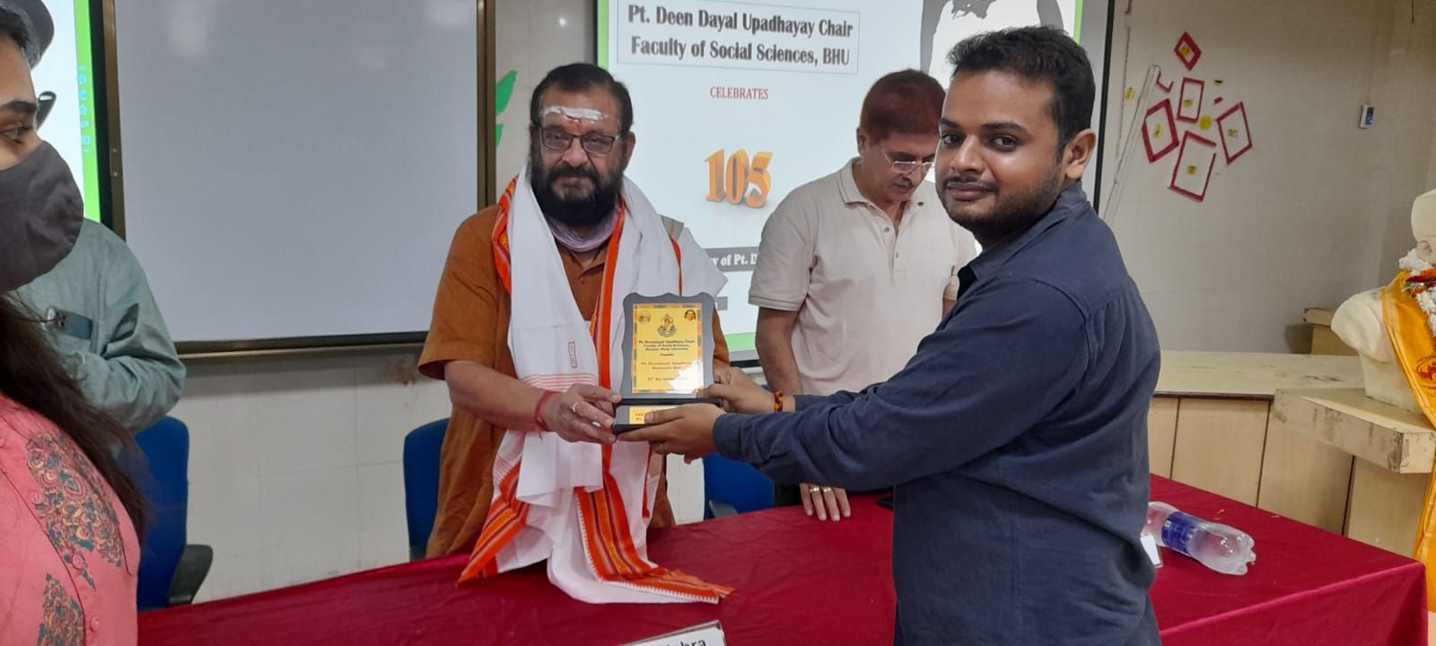 पंडित दीनदयाल उपाध्याय जी ने मार्क्सवाद और उदारवाद के समानांतर भारतीयता वाद के दर्शन को पुष्ट किया-प्रो कौशल किशोर मिश्र पंडित दीनदयाल उपाध्याय जी ने मार्क्सवाद और उदारवाद के समानांतर भारतीयता वाद के दर्शन को पुष्ट किया-प्रो कौशल किशोर मिश्र