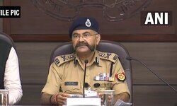 कल लखीमपुर खीरी में मारे गए 4 किसानों के परिवारों को सरकार 45 लाख रुपये और एक सरकारी नौकरी देगी। घायलों को 10 लाख रुपये दिए जाएंगे। किसानों की शिकायत के आधार पर प्राथमिकी दर्ज़ की जाएगी। हाई कोर्ट के रिटायर्ड जज मामले की जांच करेंगे :प्रशांत कुमार, ADG