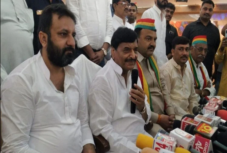 शिवपाल ने कहा- भाजपा-कांग्रेस से नहीं मिलाएंगे हाथ, अखिलेश चाचा के पास आएं, माफ करेंगे शिवपाल ने कहा- भाजपा-कांग्रेस से नहीं मिलाएंगे हाथ, अखिलेश चाचा के पास आएं, माफ करेंगे
