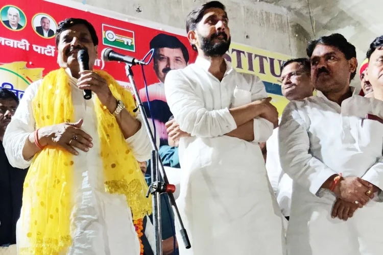 प्रसपा की सरकार बनी तो हर घर को 300 यूनिट बिजली मुफ्त, हर परिवार की एक बेटी या बेटे को नौकरी देंगे : शिवपाल सिंह प्रसपा की सरकार बनी तो हर घर को 300 यूनिट बिजली मुफ्त, हर परिवार की एक बेटी या बेटे को नौकरी देंगे : शिवपाल सिंह