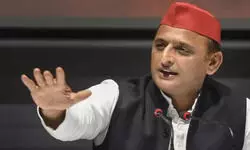 अखिलेश यादव के खिलाफ राजधानी लखनऊ के गौतमपल्ली थाने में एफआईआर दर्ज की गई है. अखिलेश यादव पर धारा 144 के उल्लंघन और सरकारी कार्य में बाधा डालने का आरोप पुलिस ने लगाया है.