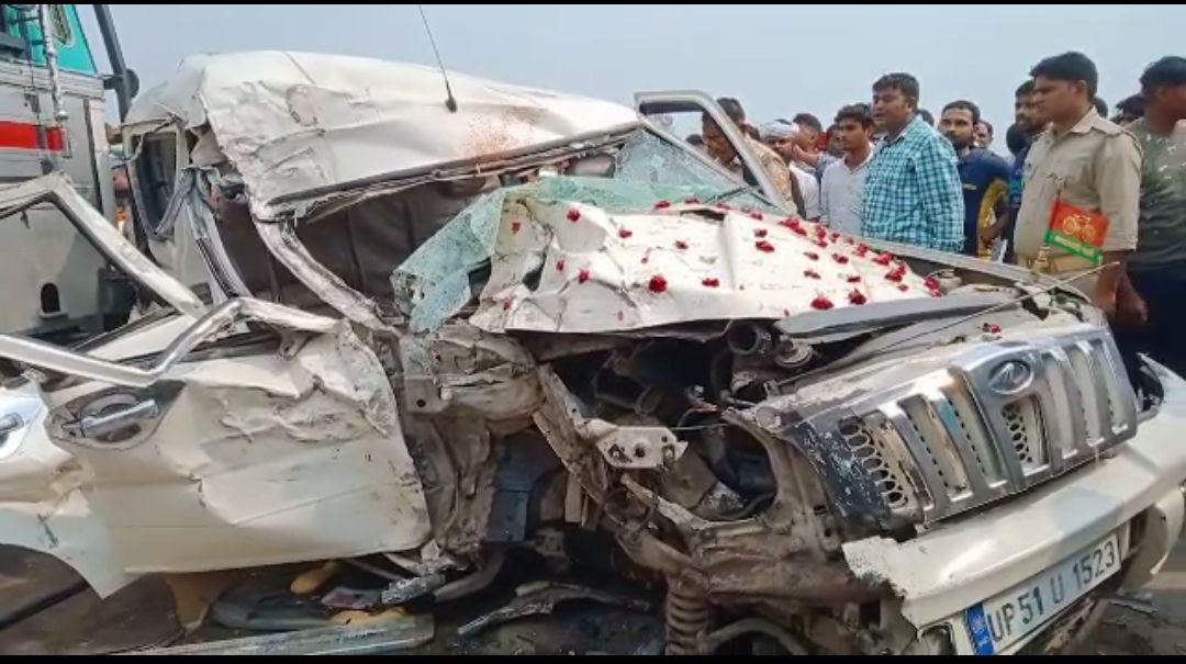 चंदौली में भीषण सड़क हादसा : बारातियों से भरी स्कार्पियो को ट्रक ने मारी जबरदस्त टक्कर, एक की मौत तीन गम्भीर रूप से घायल... चंदौली में भीषण सड़क हादसा : बारातियों से भरी स्कार्पियो को ट्रक ने मारी जबरदस्त टक्कर, एक की मौत तीन गम्भीर रूप से घायल...