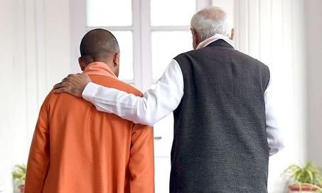 संग संग तस्वीर की.......चर्चा है ये चहुओर संग संग तस्वीर की.......चर्चा है ये चहुओर