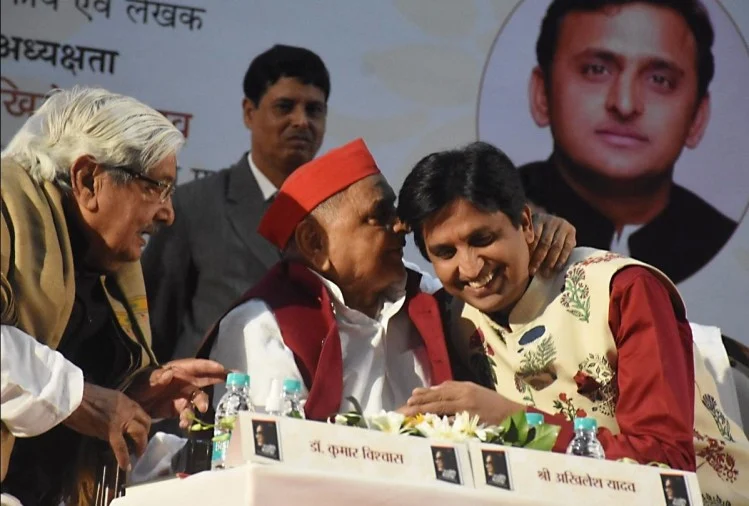 मुलायम सिंह ने कवि कुमार विश्वास को दिया सपा में शामिल होने का ऑफर मुलायम सिंह ने कवि कुमार विश्वास को दिया सपा में शामिल होने का ऑफर