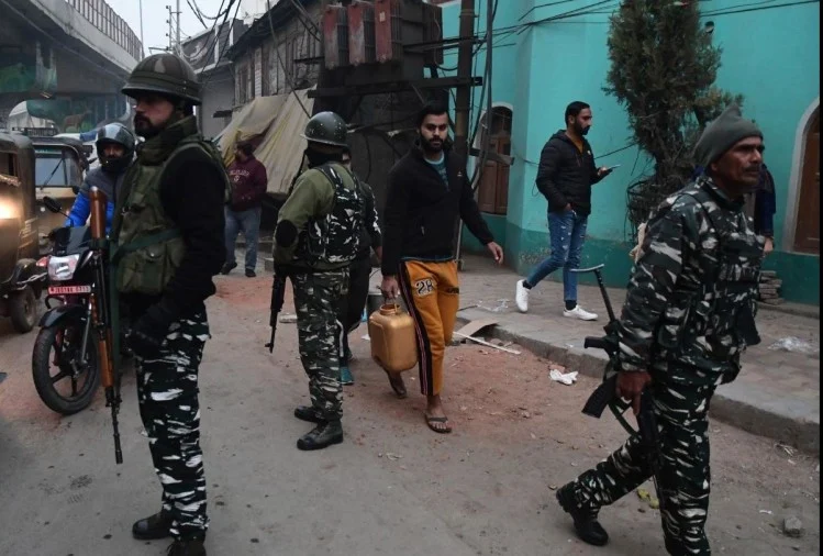 श्रीनगर के रामबाग में मुठभेड़, सुरक्षा बलों ने तीन आतंकियों को मार गिराया