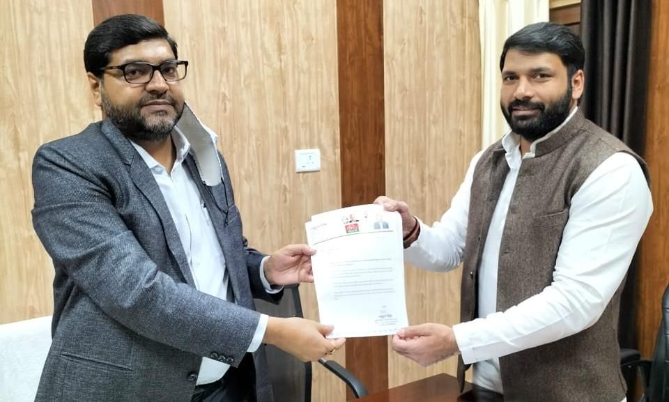 मतदाता सूची में अनियमितता को लेकर राहुल सिंह ने प्रशासन को सौपा ज्ञापन मतदाता सूची में अनियमितता को लेकर राहुल सिंह ने प्रशासन को सौपा ज्ञापन