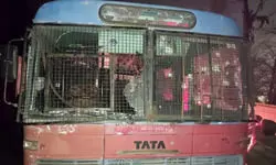 श्रीनगर में बड़ा आतंकी हमला  : पुलिस की बस पर  फायरिंग, 2 जवान शहीद, 12 घायल