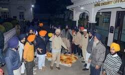 मुझे गर्व है कि यदि मुझसे कोई बेअदबी हो भी जाय तो मेरे मन्दिर में मेरे राम मुझे मरने नहीं देंगे मुझे गर्व है कि यदि मुझसे कोई बेअदबी हो भी जाय तो मेरे मन्दिर में मेरे राम मुझे मरने नहीं देंगे