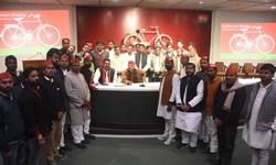 राजपाल कश्यप ने लगायी निषाद पार्टी में सेंध, सैंकड़ो वरिष्ठ नेताओ ने थामा समाजवादी पार्टी का हाँथ