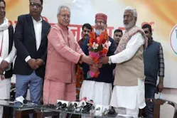 वाराणसी से सपा MLC शतरुद्र प्रकाश को प्रदेश अध्यक्ष स्वतंत्र देव सिंह और लक्ष्मी कांत बाजपेई ने शतरुद्र प्रकाश को भारतीय जनता पार्टी की सदस्यता दिलाई. इस दौरान स्वतंत्र देव सिंह ने कहा कि शतरुद्र प्रकाश का छात्र जीवन बहुत संघर्षों का रहा है. वाराणसी से सपा MLC शतरुद्र प्रकाश को प्रदेश अध्यक्ष स्वतंत्र देव सिंह और लक्ष्मी कांत बाजपेई ने शतरुद्र प्रकाश को भारतीय जनता पार्टी की सदस्यता दिलाई. इस दौरान स्वतंत्र देव सिंह ने कहा कि शतरुद्र प्रकाश का छात्र जीवन बहुत संघर्षों का रहा है.