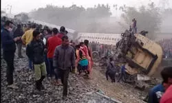 बीकानेर से गुवाहाटी जा रही ट्रेन पटरी से उतरी, 4 यात्रियों की मौत, 40 घायलों का रेस्क्यू बीकानेर से गुवाहाटी जा रही ट्रेन पटरी से उतरी, 4 यात्रियों की मौत, 40 घायलों का रेस्क्यू