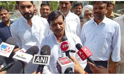 इटावा- जसवंतनगर सीट से विधायक शिवपाल यादव ने एमएलसी चुनाव के लिए सैफई ब्लॉक मतदान केंद्र पर वोट डाला, किसको मतदान किया है पूछने पर बोले मतदान गुप्त होता है, बहुत जल्द ही उचित समय आने वाला है तब बता दिया जायगा इटावा- जसवंतनगर सीट से विधायक शिवपाल यादव ने एमएलसी चुनाव के लिए सैफई ब्लॉक मतदान केंद्र पर वोट डाला, किसको मतदान किया है पूछने पर बोले मतदान गुप्त होता है, बहुत जल्द ही उचित समय आने वाला है तब बता दिया जायगा