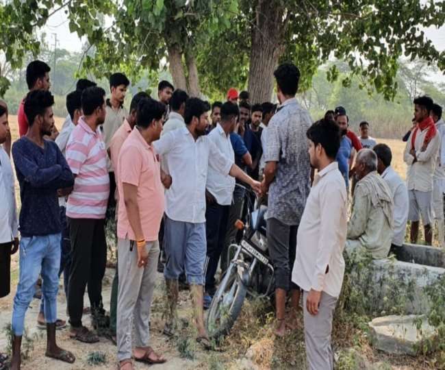 बुलंदशहर -पेड़ पर लटके मिले युवक और युवती के शव, पुलिस बोली-एक साल से था प्रेम प्रसंग बुलंदशहर -पेड़ पर लटके मिले युवक और युवती के शव, पुलिस बोली-एक साल से था प्रेम प्रसंग