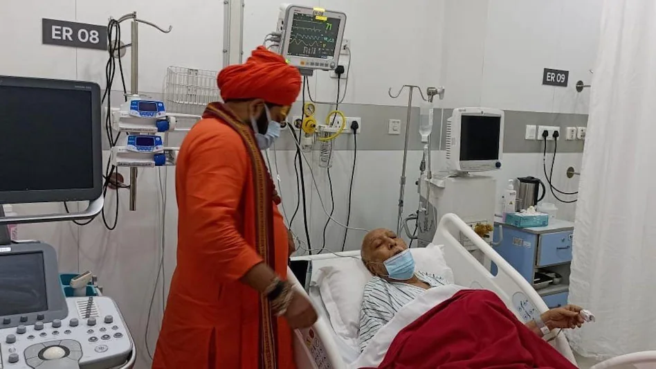 अयोध्या: हनुमानगढ़ी के महंत रामदास मेदांता अस्पताल में भर्ती, CM योगी ने फोन पर जाना हाल अयोध्या: हनुमानगढ़ी के महंत रामदास मेदांता अस्पताल में भर्ती, CM योगी ने फोन पर जाना हाल