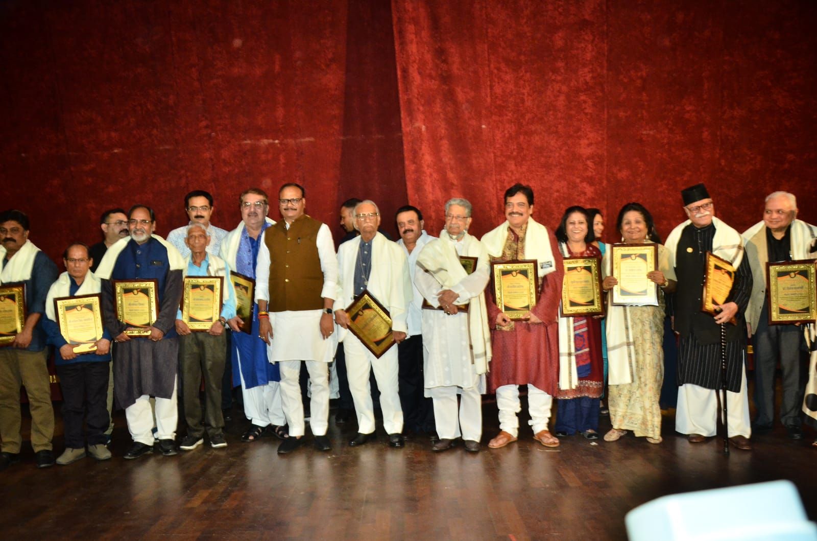 नौशाद सम्मान से प्रो.राज बिसारिया, रजा मुराद, सहित 16 विभूतियां अलंकृत नौशाद सम्मान से प्रो.राज बिसारिया, रजा मुराद, सहित 16 विभूतियां अलंकृत