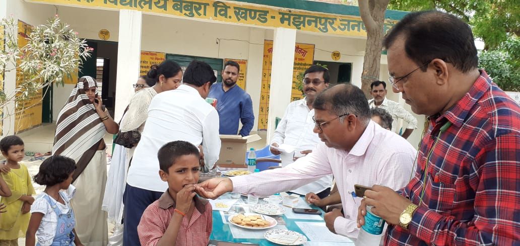 राष्ट्रीय कृमि मुक्ति दिवस : प्रियांशु और लविश को दवा खिलाकर कार्यक्रम का शुभारम्भ राष्ट्रीय कृमि मुक्ति दिवस : प्रियांशु और लविश को दवा खिलाकर कार्यक्रम का शुभारम्भ