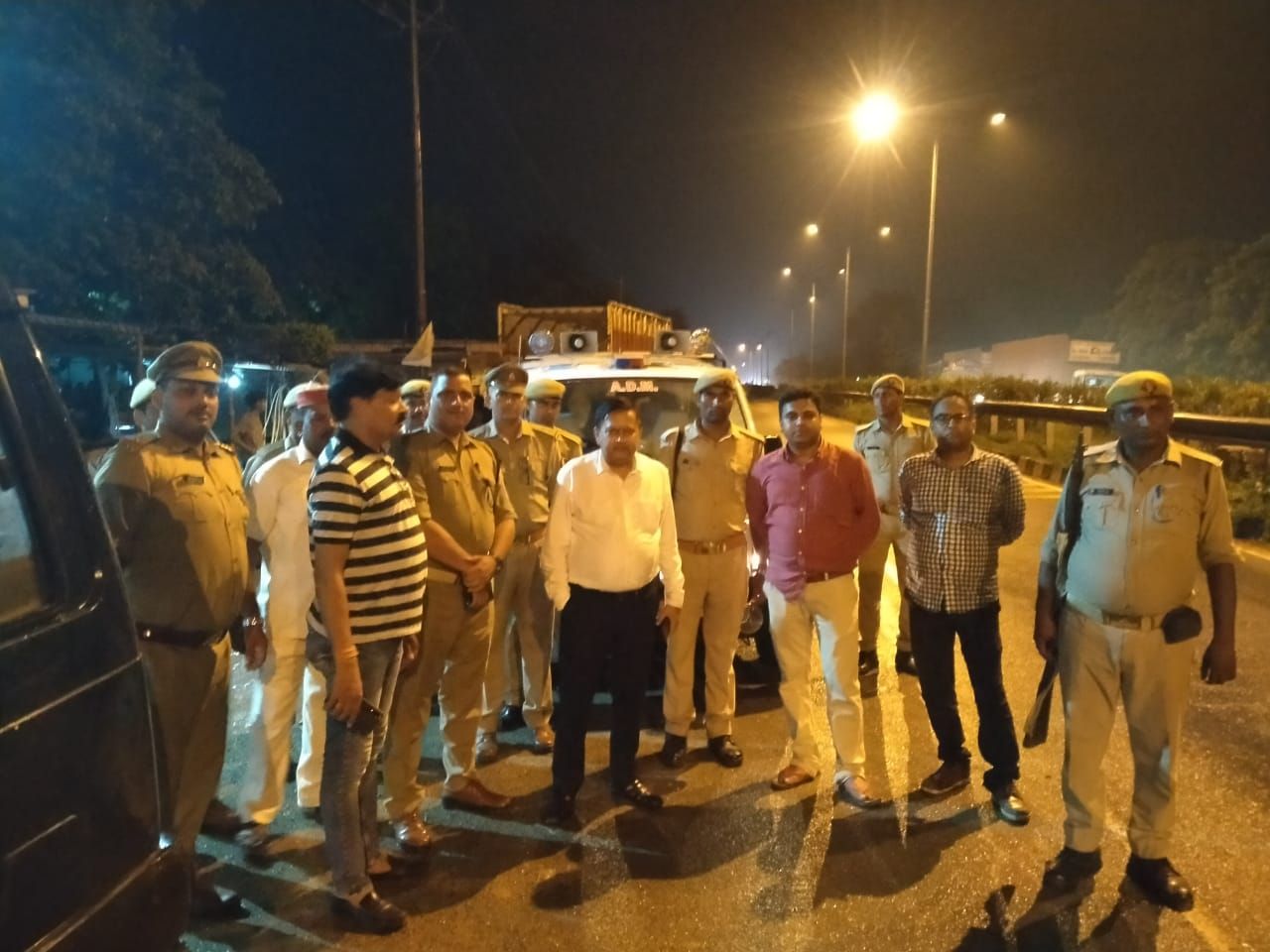 अवैध बालू लदी ट्रकों पर की गई बड़ी कार्यवाही अवैध बालू लदी ट्रकों पर की गई बड़ी कार्यवाही