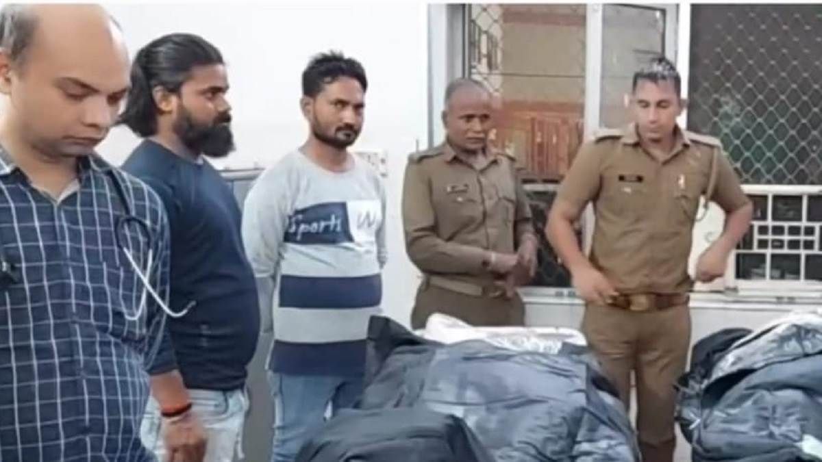 इटावा में बारिश के कारण दो जगह दीवार गिरने से 6 लोगों की मौत इटावा में बारिश के कारण दो जगह दीवार गिरने से 6 लोगों की मौत