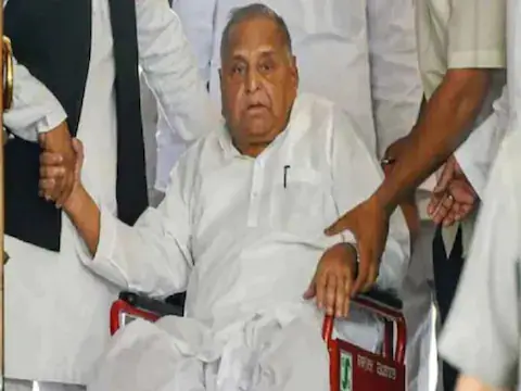 मुलायम सिंह यादव की तबीयत को लेकर आया बड़ा अपडेट, CCU से ICU वार्ड में दोबारा शिफ्ट किए गए मुलायम सिंह यादव की तबीयत को लेकर आया बड़ा अपडेट, CCU से ICU वार्ड में दोबारा शिफ्ट किए गए