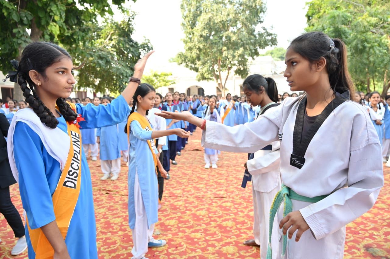 म्यूनिसिपल गर्ल्स कश्मीरी मोहल्ला में लगा सक्षम शिविर म्यूनिसिपल गर्ल्स कश्मीरी मोहल्ला में लगा सक्षम शिविर