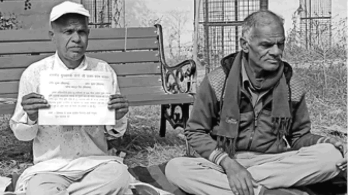 समाजवादी पार्टी के किशनी विधायक पर धमकी देने का आरोप, दिव्यांग भूख हड़ताल पर बैठा समाजवादी पार्टी के किशनी विधायक पर धमकी देने का आरोप, दिव्यांग भूख हड़ताल पर बैठा