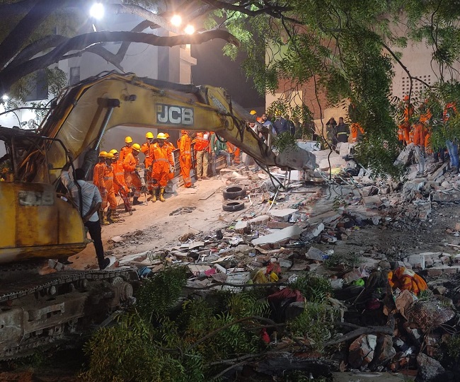 लखनऊ में जारी है जिंदगी बचाने की जंग, 12 घंटे में 14 लोगों का रेस्क्यू लखनऊ में जारी है जिंदगी बचाने की जंग, 12 घंटे में 14 लोगों का रेस्क्यू