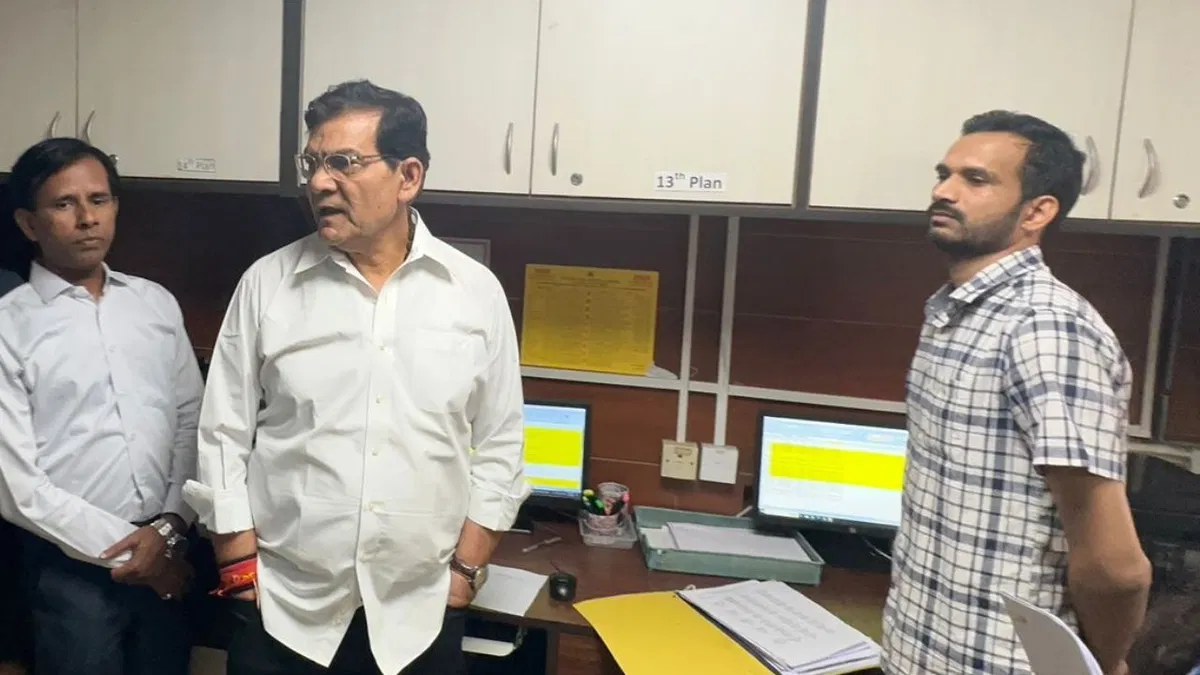 बिजली कर्मियों की हड़ताल जारी, ऊर्जा मंत्री के साथ नहीं बनी बात, जल निगम का भी मिला समर्थन बिजली कर्मियों की हड़ताल जारी, ऊर्जा मंत्री के साथ नहीं बनी बात, जल निगम का भी मिला समर्थन
