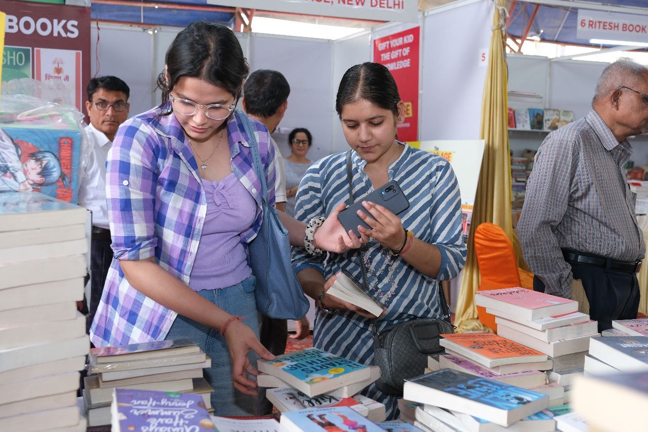 तीसरा दिन- रवीन्द्रालय चारबाग में लखनऊ बुक फेयर, किताबों में खिला बच्चों का सजीला संसार