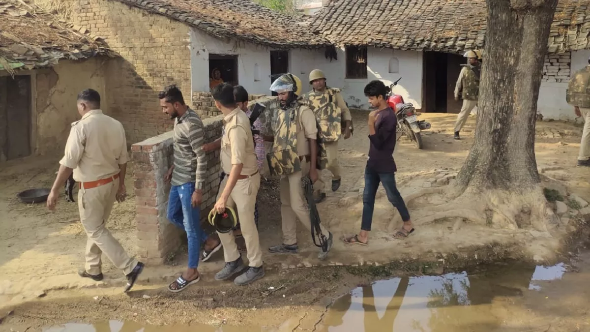 कौशांबी में उमेश पाल हत्याकांड में पुलिस का छापा, चार लोगों को दबोचा कौशांबी में उमेश पाल हत्याकांड में पुलिस का छापा, चार लोगों को दबोचा