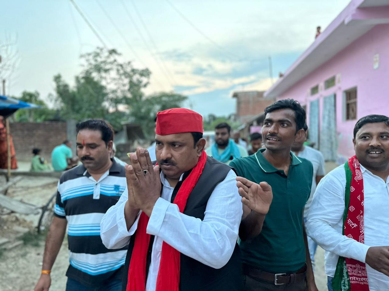 मिश्रिख लोकसभा में निरंतर जारी सपा की बैठकें मिश्रिख लोकसभा में निरंतर जारी सपा की बैठकें