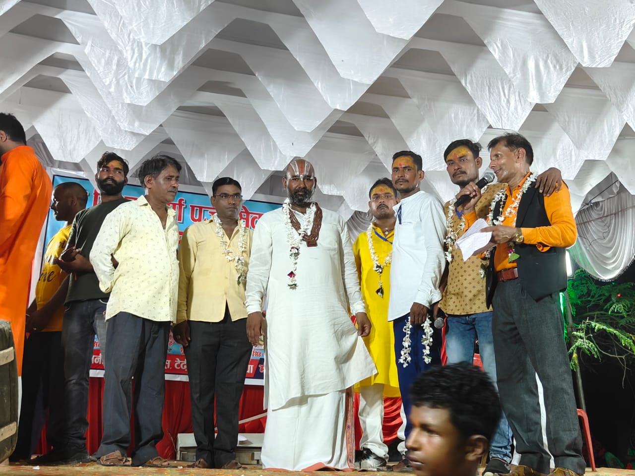 अयोध्या बरियारी टोला में भगवान विश्वकर्मा जयंती की रही धूम अयोध्या बरियारी टोला में भगवान विश्वकर्मा जयंती की रही धूम