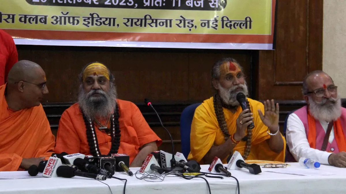 विवादित बयान पर साथ आया संत समाज, कहा- जो सनातन का अपमान करे, सनातनी उसके अंतिम संस्कार तक का बहिष्कार करें विवादित बयान पर साथ आया संत समाज, कहा- जो सनातन का अपमान करे, सनातनी उसके अंतिम संस्कार तक का बहिष्कार करें