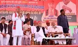 अखिलेश यादव मध्य प्रदेश के टीकमगढ़ जिले की जतारा विधानसभा में समाजवादी पार्टी के प्रत्याशी  आरआर बंसल  के समर्थन में जनसभा को संबोधित करने पहुंचे। अखिलेश यादव मध्य प्रदेश के टीकमगढ़ जिले की जतारा विधानसभा में समाजवादी पार्टी के प्रत्याशी  आरआर बंसल  के समर्थन में जनसभा को संबोधित करने पहुंचे।