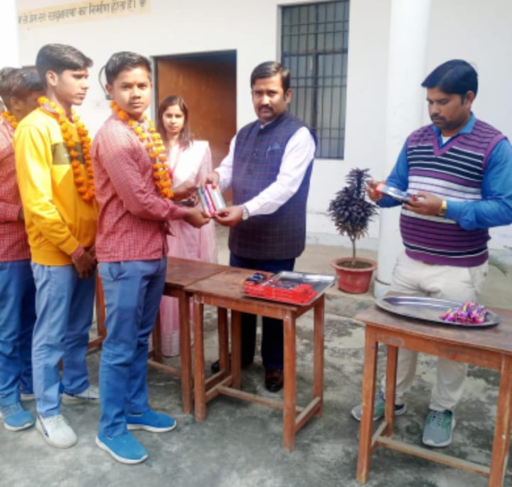एसबीएस पब्लिक इंटर कॉलेज में अध्ययनरत रहे बारहवीं के छात्रों को विदाई समारोह संपन्न हुआ एसबीएस पब्लिक इंटर कॉलेज में अध्ययनरत रहे बारहवीं के छात्रों को विदाई समारोह संपन्न हुआ