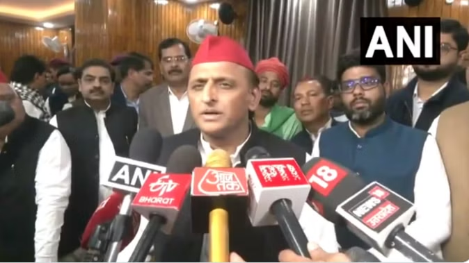 अखिलेश यादव बोले- किसानों पर आंसू गैस के गोलों की बौछार, ये कैसा अमृतकाल अखिलेश यादव बोले- किसानों पर आंसू गैस के गोलों की बौछार, ये कैसा अमृतकाल