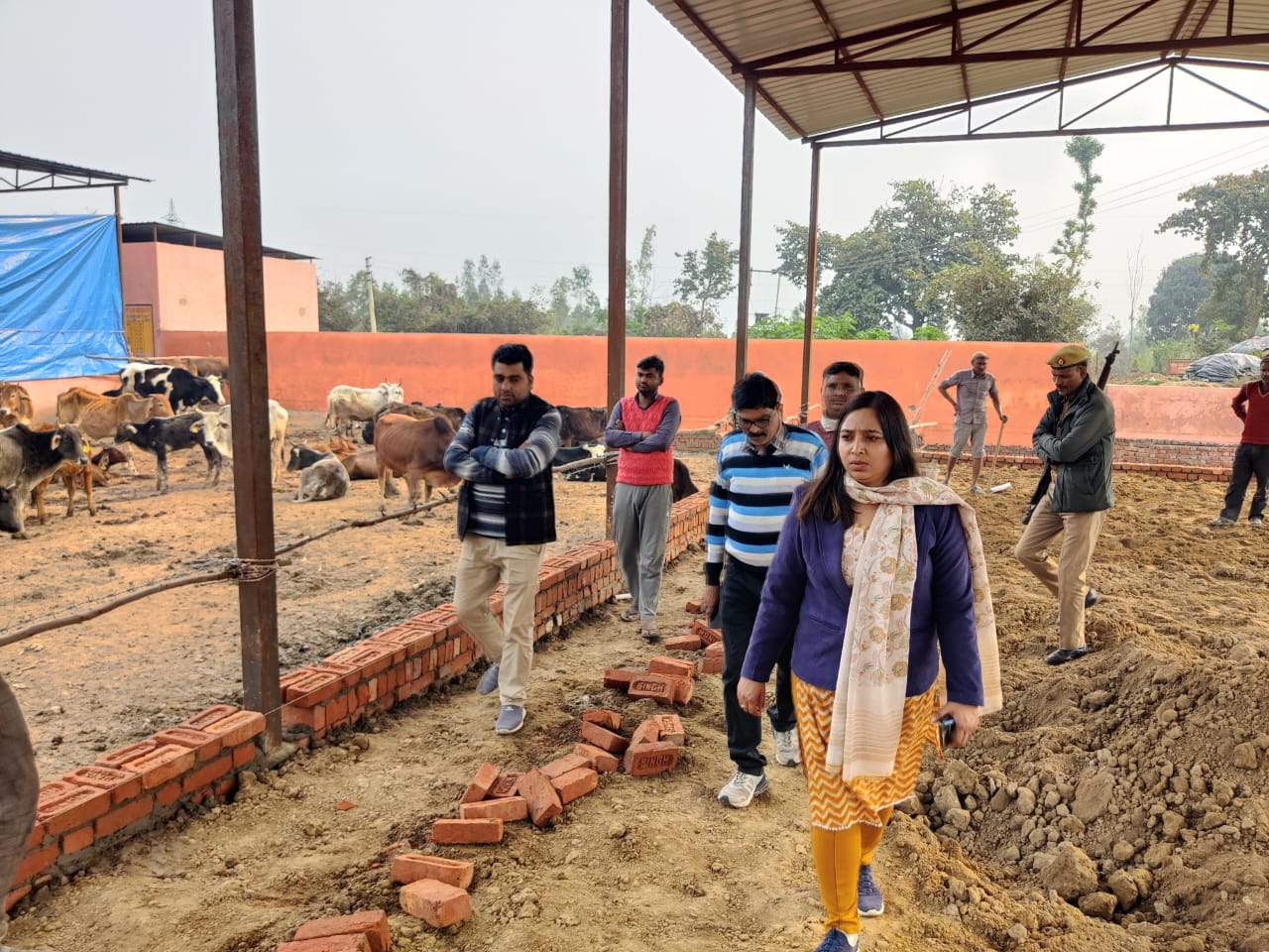 चंगेरी गौशाला पहुंचकर एसडीएम ने निर्माण कार्य का लिया जायजा चंगेरी गौशाला पहुंचकर एसडीएम ने निर्माण कार्य का लिया जायजा