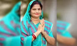 खजुराहो सीट से सपा प्रत्याशी मीरा यादव का नामांकन निरस्त हो गया है। फाॅर्म पर हस्ताक्षर नहीं करने और पुरानी नामावली के चलते पन्ना जिला निर्वाचन अधिकारी सुरेश कुमार ने नामांकन निरस्त किया। हालांकि, अभी इसकी आधिकारिक घोषणा नहीं हुई है। सपा की ओर से भी इसे गलत बताया जा रहा है।