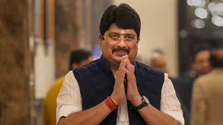 राजा भैया ने खत्म किया सस्पेंस, BJP का नहीं देंगे साथ, विनोद सोनकर की मुश्किलें बढ़ेंगी राजा भैया ने खत्म किया सस्पेंस, BJP का नहीं देंगे साथ, विनोद सोनकर की मुश्किलें बढ़ेंगी