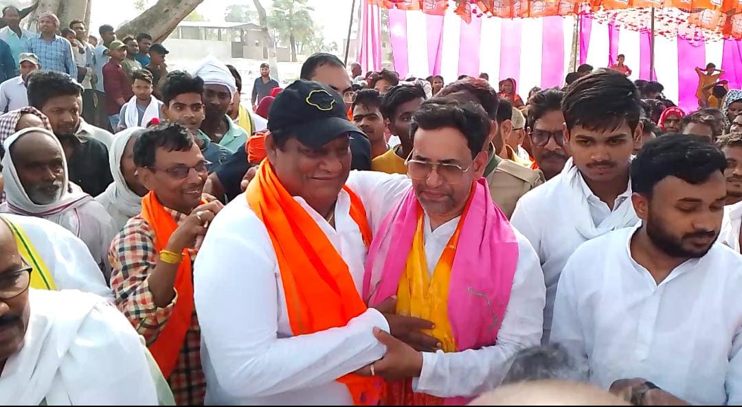 सांसद दिनेश लाल यादव निरहुआ के समर्थन में फिल्म कलाकार दिलीप लाल यादव आजमगढ़ पहुंचे सांसद दिनेश लाल यादव निरहुआ के समर्थन में फिल्म कलाकार दिलीप लाल यादव आजमगढ़ पहुंचे