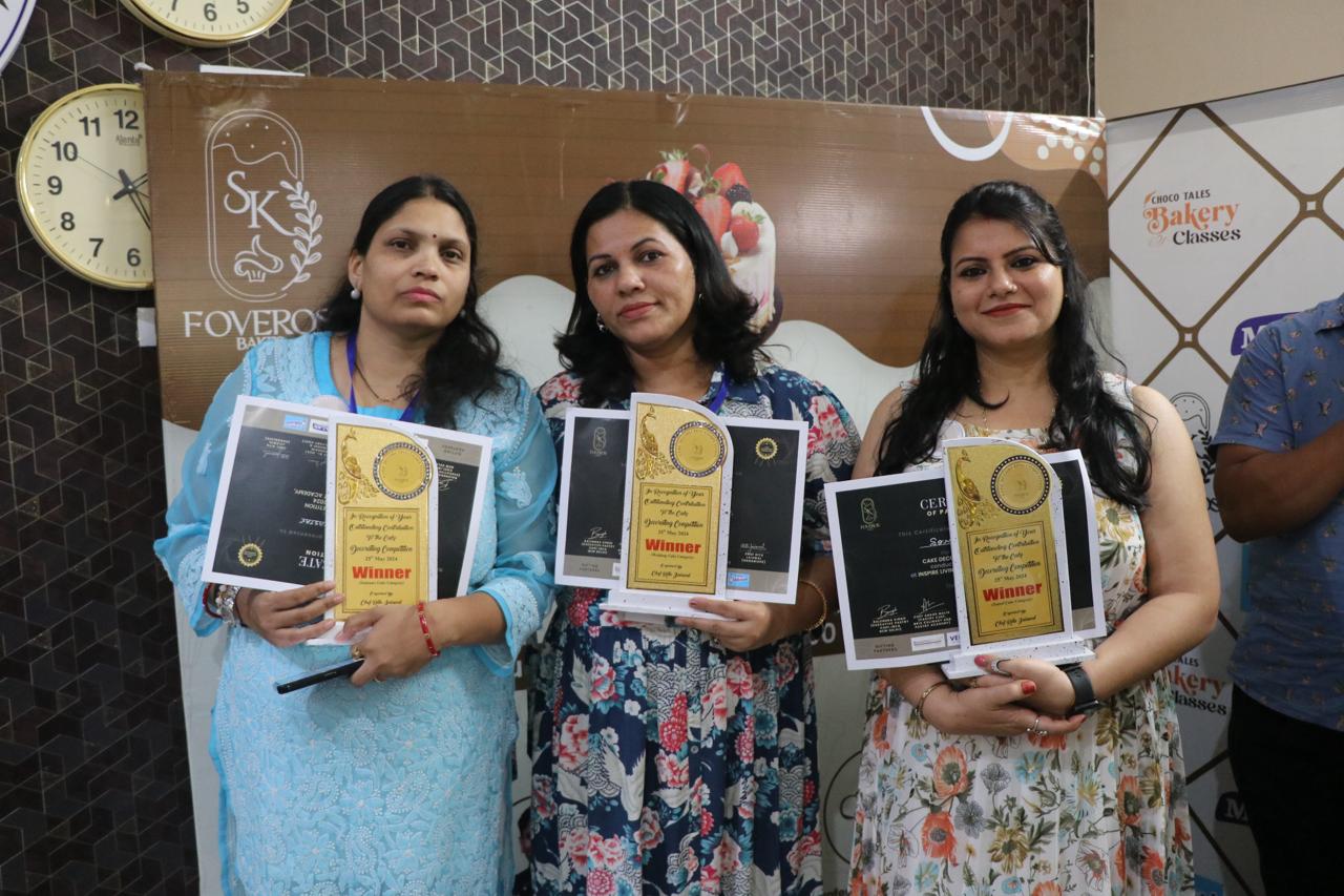प्रतिभागियों ने सीखा केक सजाना- नेहा, सोनिया और अंषू बनी अव्वल प्रतिभागियों ने सीखा केक सजाना- नेहा, सोनिया और अंषू बनी अव्वल