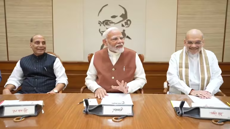 मोदी 3.0 में किसे कौनसी मिनिस्ट्री, शाह को गृह, गडकरी को ट्रांसपोर्ट और राजनाथ को रक्षा मोदी 3.0 में किसे कौनसी मिनिस्ट्री, शाह को गृह, गडकरी को ट्रांसपोर्ट और राजनाथ को रक्षा