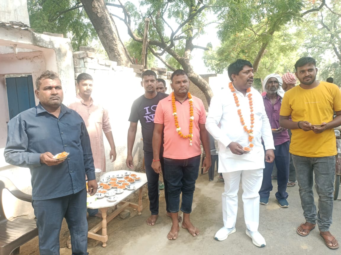 दर्शननगर हनुमान मंदिर पर जेठ माह के बड़े मंगलवार को प्रसाद का हुआ भव्य वितरण दर्शननगर हनुमान मंदिर पर जेठ माह के बड़े मंगलवार को प्रसाद का हुआ भव्य वितरण